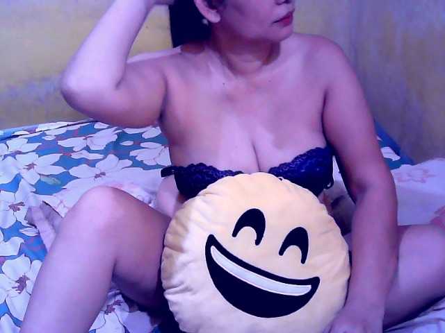 Carmela4u live cam on BongaCams