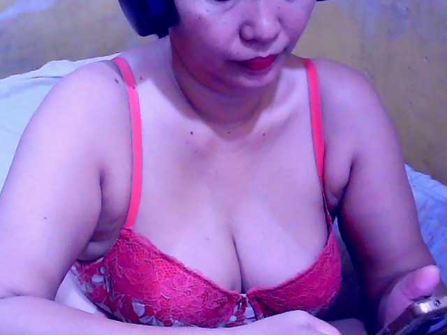 Carmela4u live cam on BongaCams