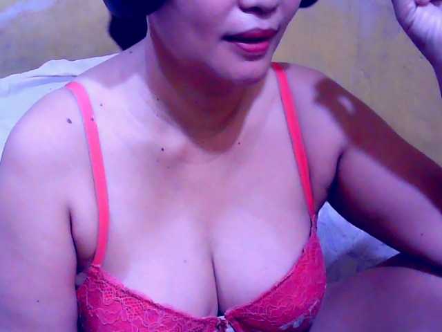 Carmela4u live cam on BongaCams