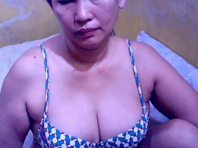 Carmela4u live cam on BongaCams