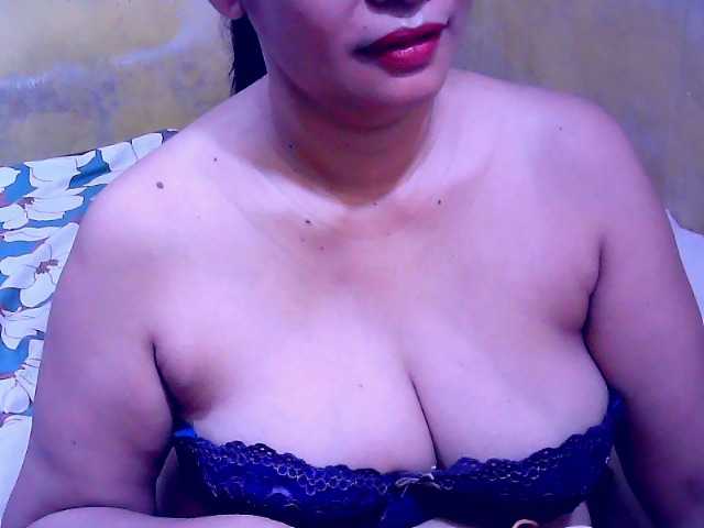 Carmela4u live cam on BongaCams