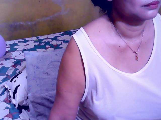 Carmela4u live cam on BongaCams