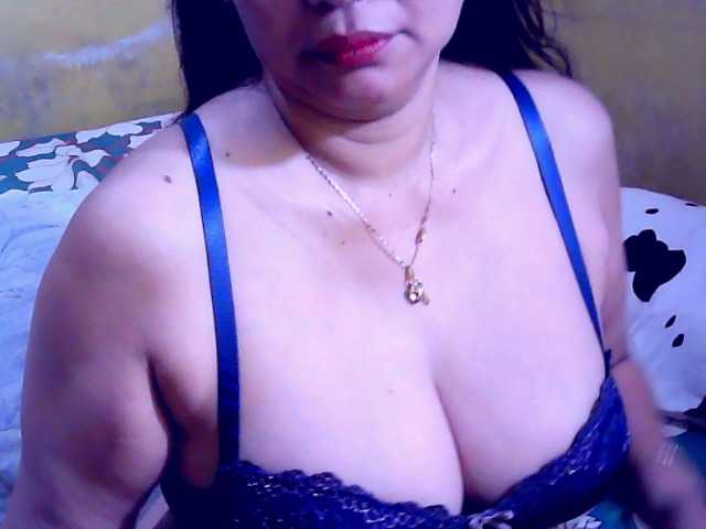 Carmela4u live cam on BongaCams