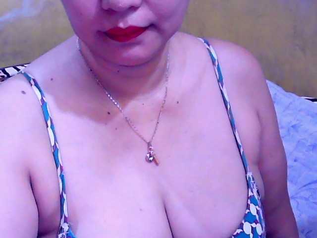 Carmela4u live cam on BongaCams