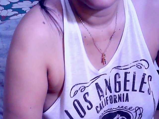 Carmela4u live cam on BongaCams