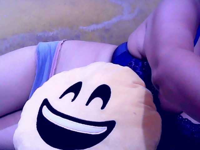 Carmela4u live cam on BongaCams