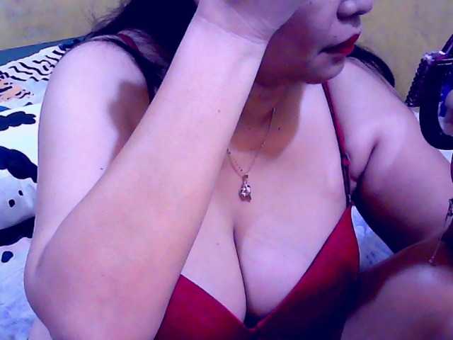 Carmela4u live cam on BongaCams