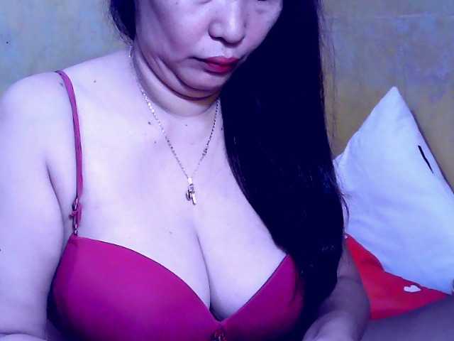 Carmela4u live cam on BongaCams