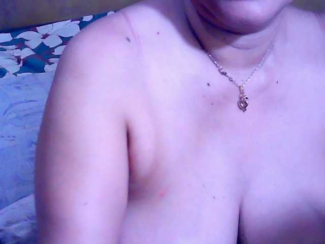 Carmela4u live cam on BongaCams