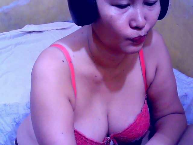 Carmela4u live cam on BongaCams