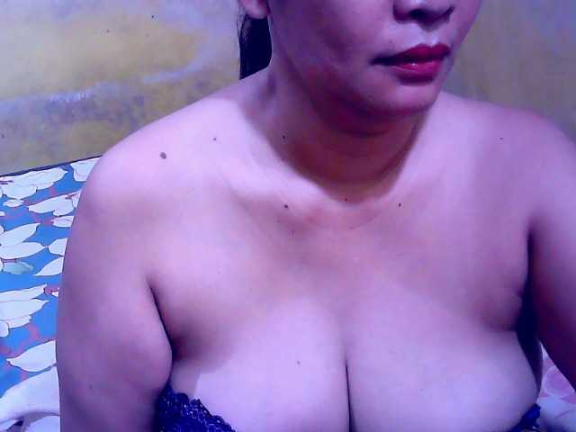 Carmela4u live cam on BongaCams