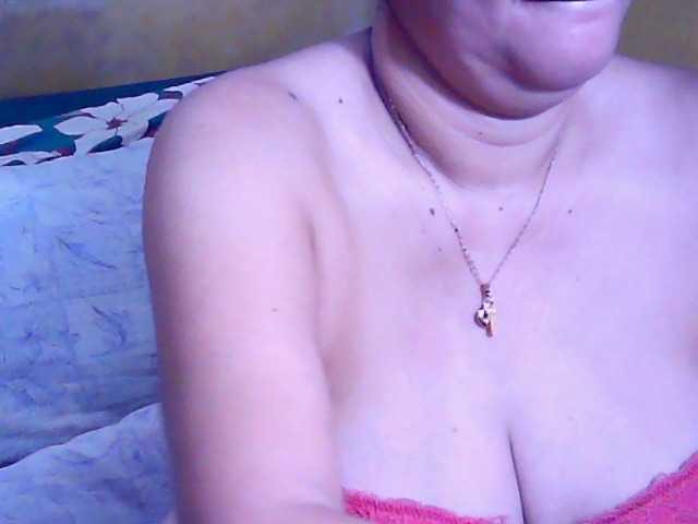 Carmela4u live cam on BongaCams