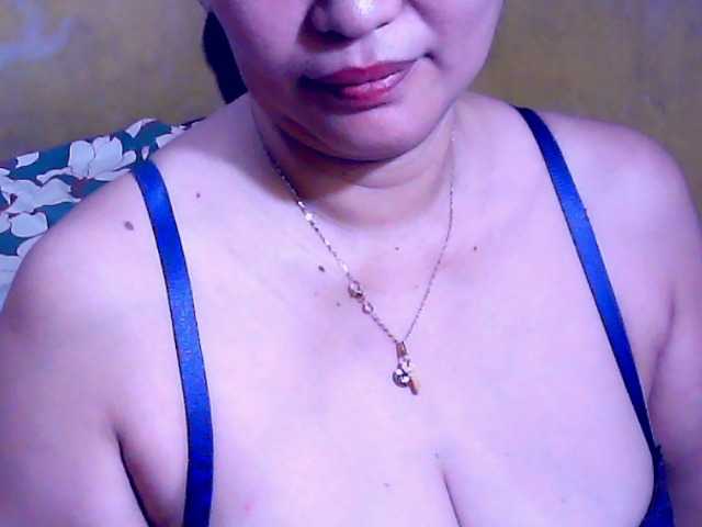 Carmela4u live cam on BongaCams
