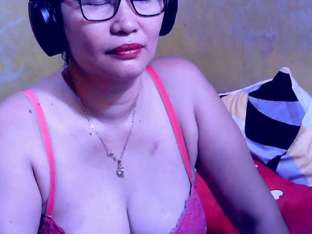 Carmela4u live cam on BongaCams