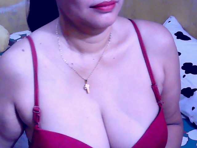 Carmela4u live cam on BongaCams