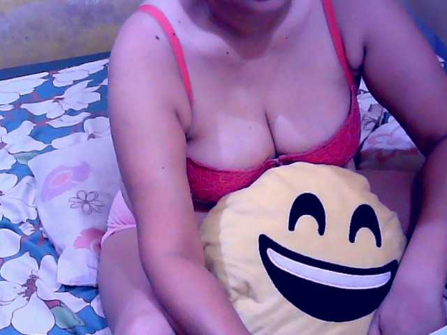 Carmela4u live cam on BongaCams