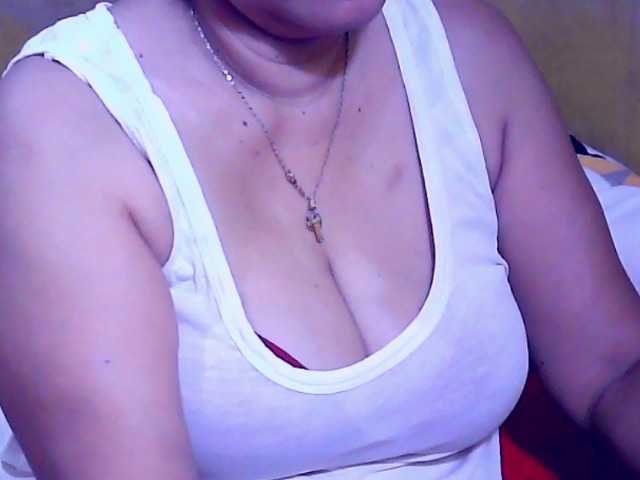 Carmela4u live cam on BongaCams