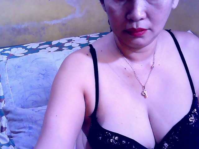 Carmela4u live cam on BongaCams
