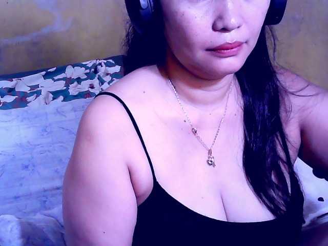 Carmela4u live cam on BongaCams