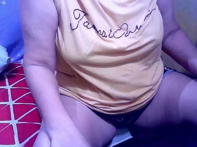 Carmela4u live cam on BongaCams