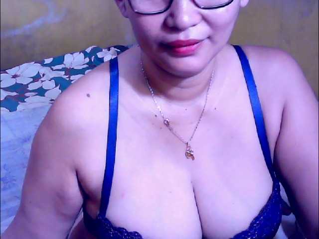 Carmela4u live cam on BongaCams