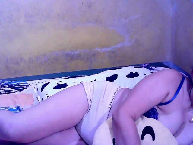 Carmela4u live cam on BongaCams