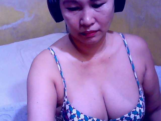 Carmela4u live cam on BongaCams