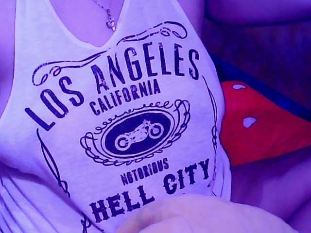 Carmela4u live cam on BongaCams