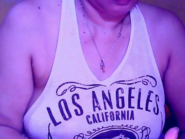 Carmela4u live cam on BongaCams