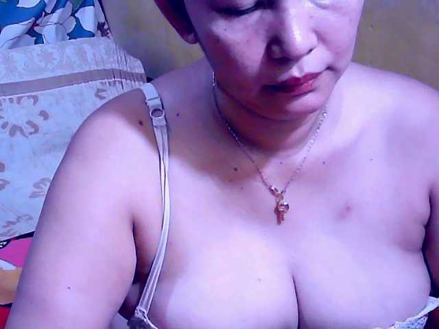 Carmela4u live cam on BongaCams