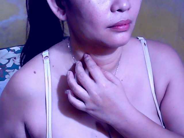Carmela4u live cam on BongaCams