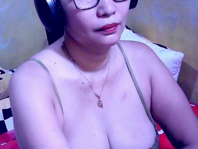 Carmela4u live cam on BongaCams