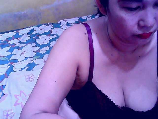 Carmela4u live cam on BongaCams