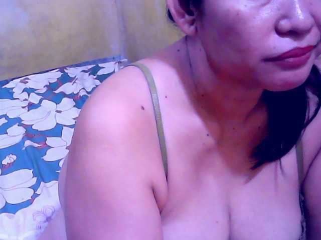 Carmela4u live cam on BongaCams