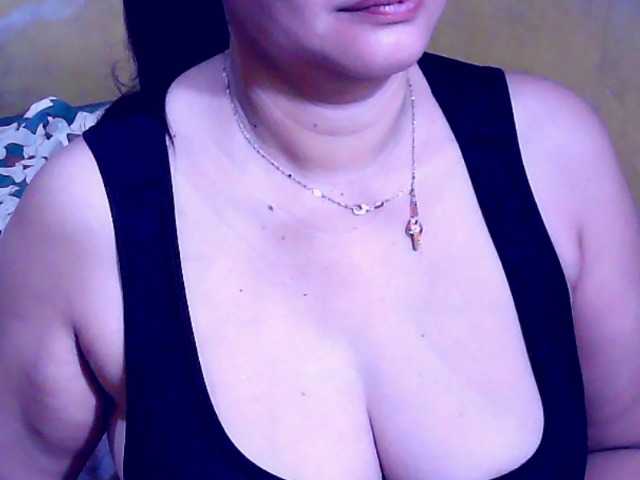 Carmela4u live cam on BongaCams