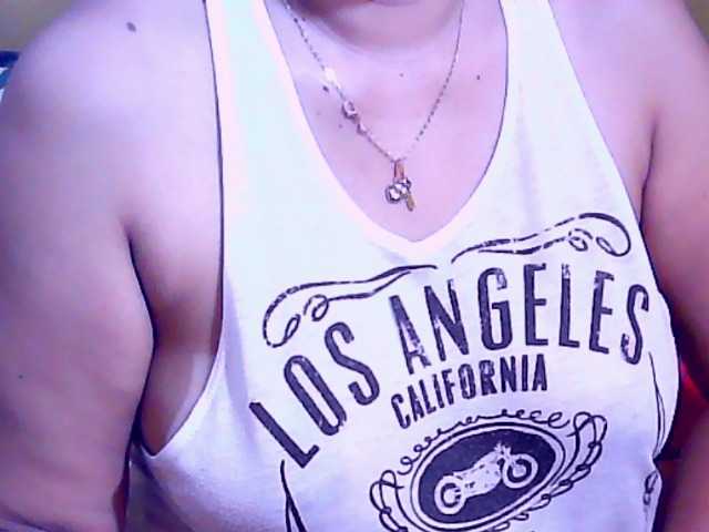 Carmela4u live cam on BongaCams