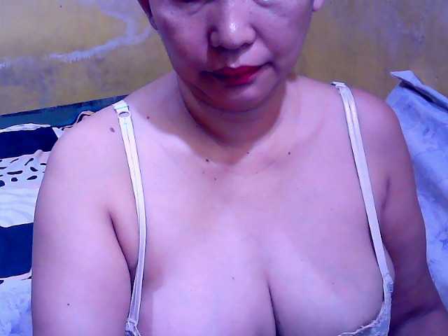 Carmela4u live cam on BongaCams