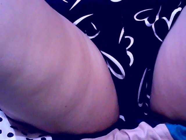 Carmela4u live cam on BongaCams
