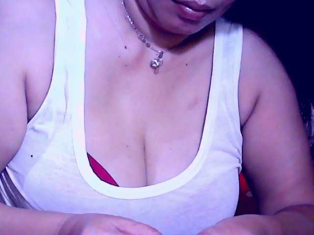 Carmela4u live cam on BongaCams