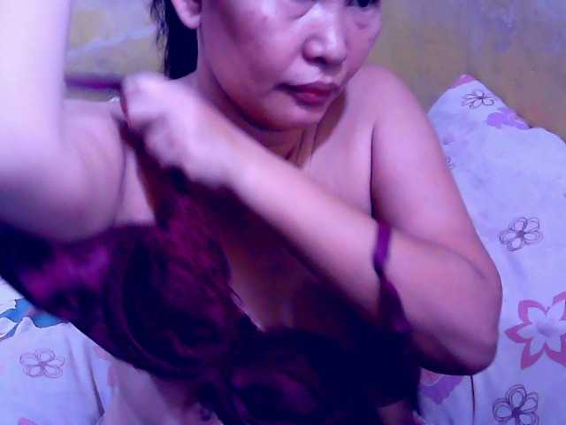Carmela4u live cam on BongaCams