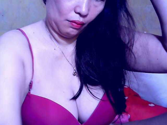 Carmela4u live cam on BongaCams