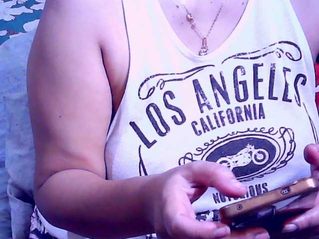 Carmela4u live cam on BongaCams