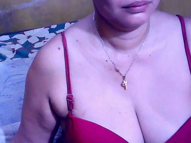 Carmela4u live cam on BongaCams