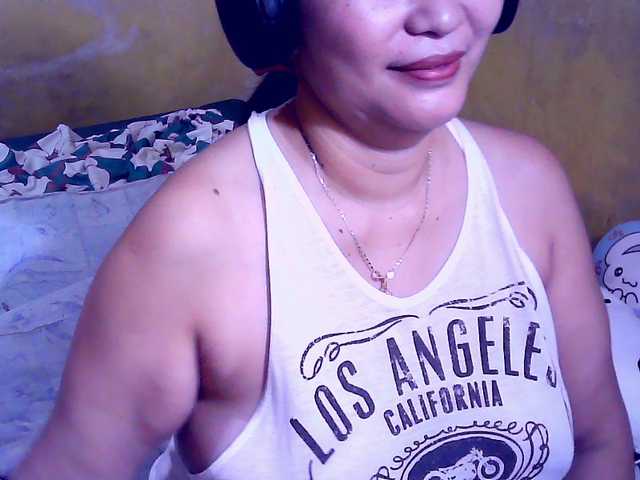 Carmela4u live cam on BongaCams