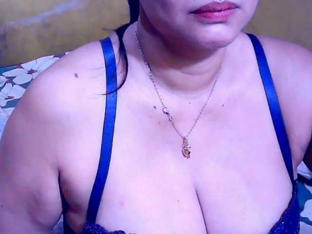 Carmela4u live cam on BongaCams