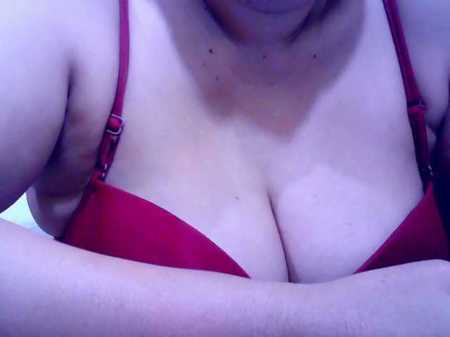 Carmela4u live cam on BongaCams