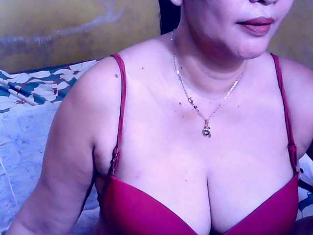 Carmela4u live cam on BongaCams