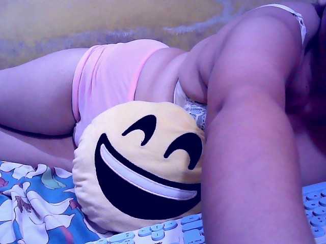 Carmela4u live cam on BongaCams