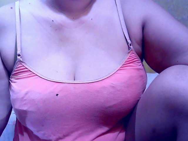 Carmela4u live cam on BongaCams