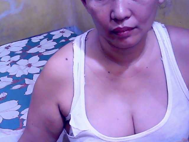 Carmela4u live cam on BongaCams